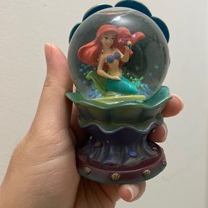 Little mermaid snow globe